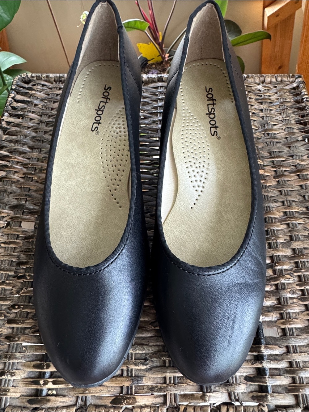 Softspots Stephaniecomfort wedge slip-on shoes in black leather women’s size 7